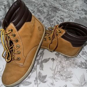 Women Timberland Hightops (8)